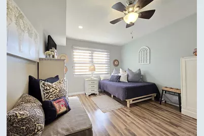 324 Mariners Way, Copiague, NY 11726 - Photo 12