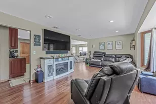 4 White Birch Ln, Commack, NY 11725 - Photo 2