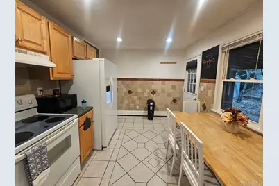 11 Edgewood Avenue, Farmingville, NY 11738 - Photo 4