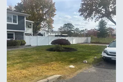 135 N 27th Street, Wheatley Heights, NY 11798 - Photo 2