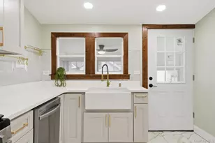 104-11 205th St, Saint Albans, NY 11412 - Photo 16