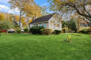 10 Stratton Dr, Huntington Station, NY 11746 - Photo 2