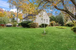 10 Stratton Dr, Huntington Station, NY 11746 - Photo 4