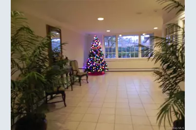 1 Consulate Drive #110, Tuckahoe, NY 10707 - Photo 4