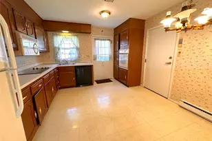 215 Woodbridge Dr, Ridge, NY 11961 - Photo 8