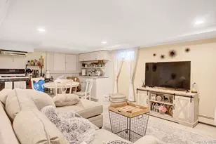 35 Gibson Blvd, Valley Stream, NY 11581 - Photo 10