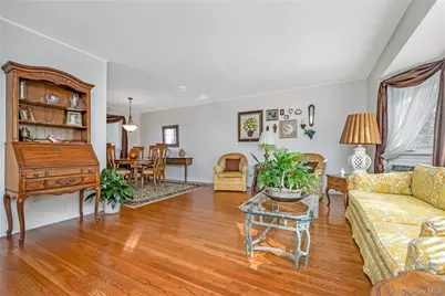 289 N Idaho Avenue, Massapequa, NY 11758 - Photo 6