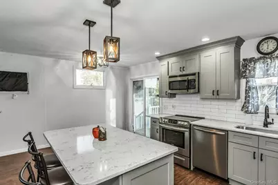 2676 Alder Avenue, East Meadow, NY 11554 - Photo 8