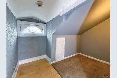 163 Shaw Avenue, Valley Stream, NY 11580 - Photo 18