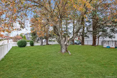 26 Humphrey Drive, Syosset, NY 11791 - Photo 14