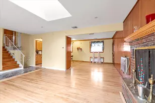 26 Humphrey Dr, Syosset, NY 11791 - Photo 4