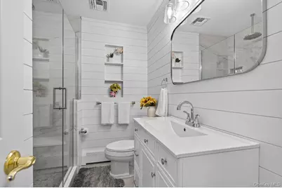 7 Claire Avenue, Huntington Station, NY 11746 - Photo 24