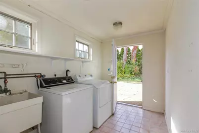 18 Lighthouse Road, Great Neck, NY 11024 - Photo 14