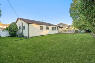 48 Fairfield Dr, Dix Hills, NY 11746 - Photo 22