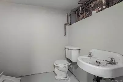 69 Waring Place, Yonkers, NY 10703 - Photo 16