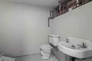 69 Waring Pl, Yonkers, NY 10703 - Photo 16