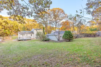 10 West Street, Middle Island, NY 11953 - Photo 32