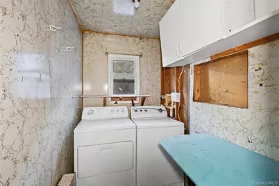 10 West Street, Middle Island, NY 11953 - Photo 16