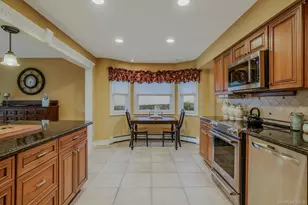 89 Walnut St, Lake Grove, NY 11755 - Photo 10