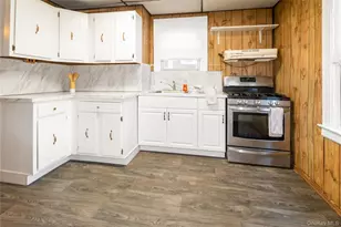 109-29 Van Wyck Expy, Jamaica, NY 11435 - Photo 10