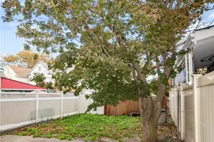 109-29 Van Wyck Expy, Jamaica, NY 11435 - Photo 20