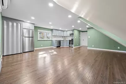 205 E John Street, Lindenhurst, NY 11757 - Photo 4