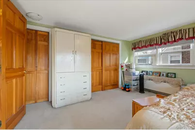 132 E Cherry Street, Floral Park, NY 11001 - Photo 18