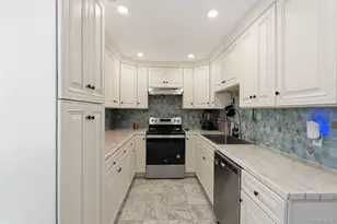 11 Granada Crescent, White Plains, NY 10603 - Photo 8