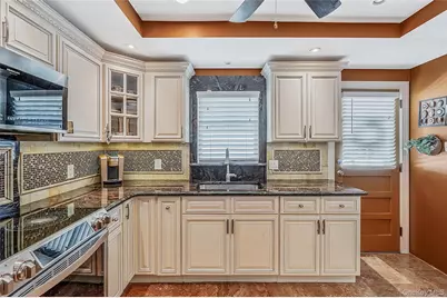 201 Oakland Avenue, Deer Park, NY 11729 - Photo 12
