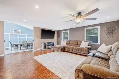 201 Oakland Avenue, Deer Park, NY 11729 - Photo 26
