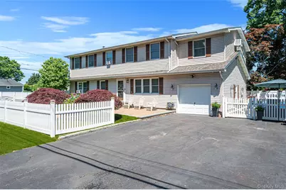 201 Oakland Avenue, Deer Park, NY 11729 - Photo 4