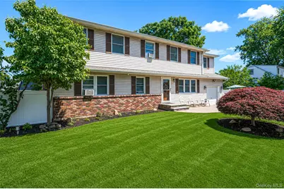 201 Oakland Avenue, Deer Park, NY 11729 - Photo 2