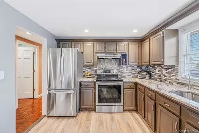 201 Oakland Avenue, Deer Park, NY 11729 - Photo 30