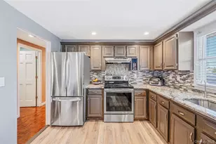 201 Oakland Ave, Deer Park, NY 11729 - Photo 30