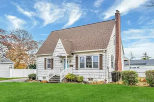 180 Thomas St, Brentwood, NY 11717 - Photo 4