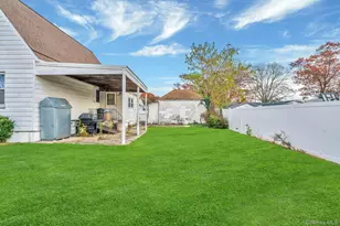 180 Thomas St, Brentwood, NY 11717 - Photo 18