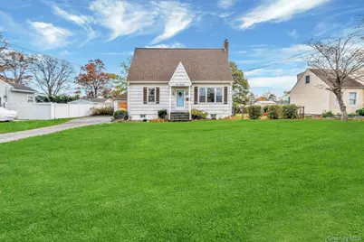 180 Thomas Street, Brentwood, NY 11717 - Photo 2