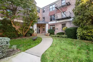 1 E Mill Dr, Great Neck, NY 11021 - Photo 4