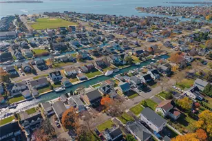 38 Bayside Pl, Amityville, NY 11701 - Photo 42