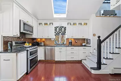 38 Bayside Place, Amityville, NY 11701 - Photo 10