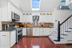 38 Bayside Pl, Amityville, NY 11701 - Photo 10