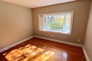 18 Chestnut Ln, Newburgh, NY 12550 - Photo 8