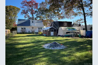 323 Grand Avenue, Lindenhurst, NY 11757 - Photo 20