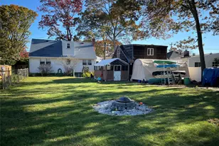 323 Grand Ave, Lindenhurst, NY 11757 - Photo 20