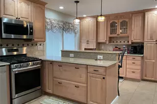 531 Boxwood Dr, Shirley, NY 11967 - Photo 10