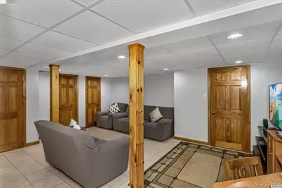 95 Norman Street, New Hyde Park, NY 11040 - Photo 20