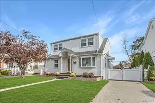 95 Norman St, New Hyde Park, NY 11040 - Photo 2