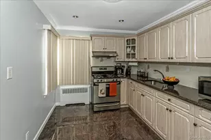 95 Norman St, New Hyde Park, NY 11040 - Photo 8