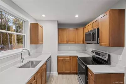 122 Liberty Avenue, Port Jefferson, NY 11777 - Photo 10