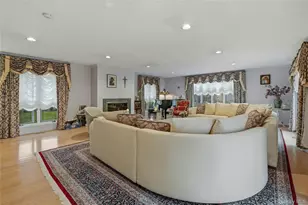 43 Bristol Dr, Manhasset, NY 11030 - Photo 14